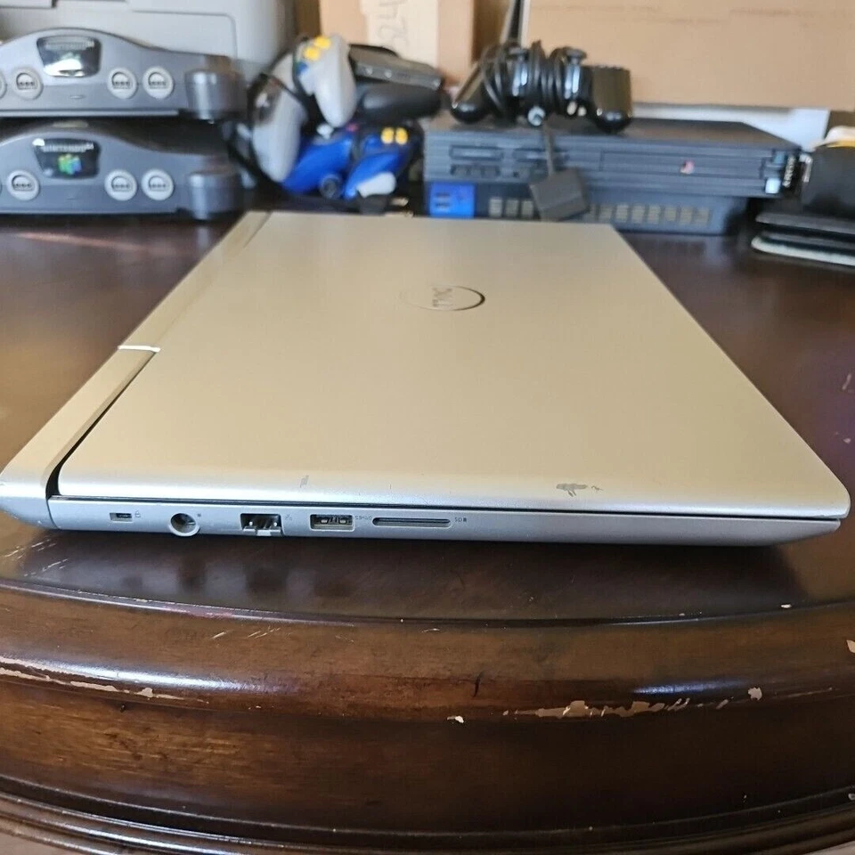 Dell Vostro 15 7570 | Ideal para juegos y desarrollo | Viene con bolsa de transporte Foto 3 de 4