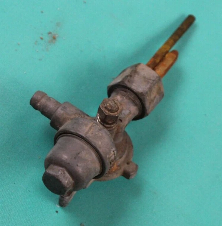 Yamaha GTMX 80 1974 montaje de llave de combustible 367-24500-04-00 Foto 3 de 4