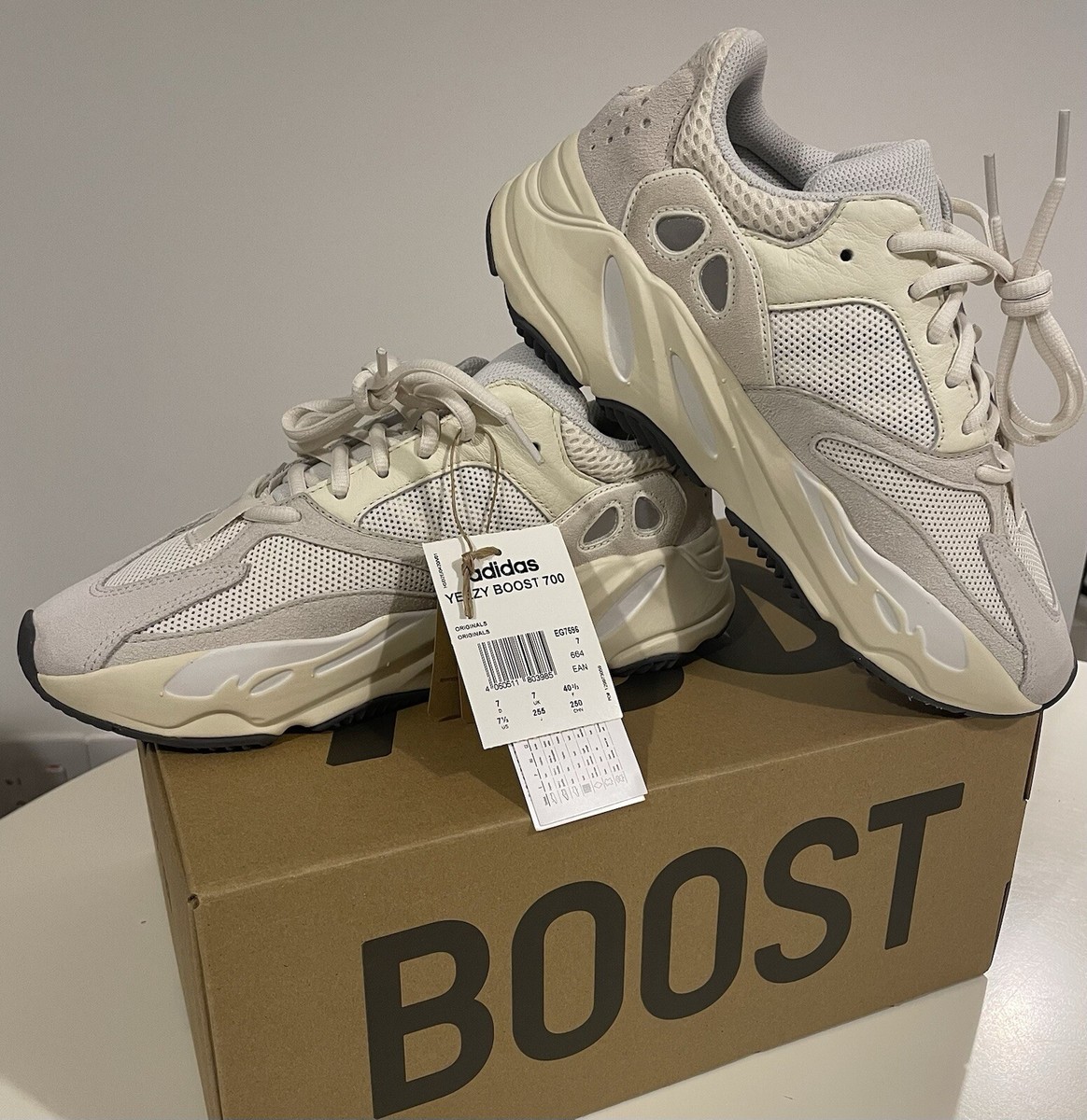 yeezy 700 analog size 7