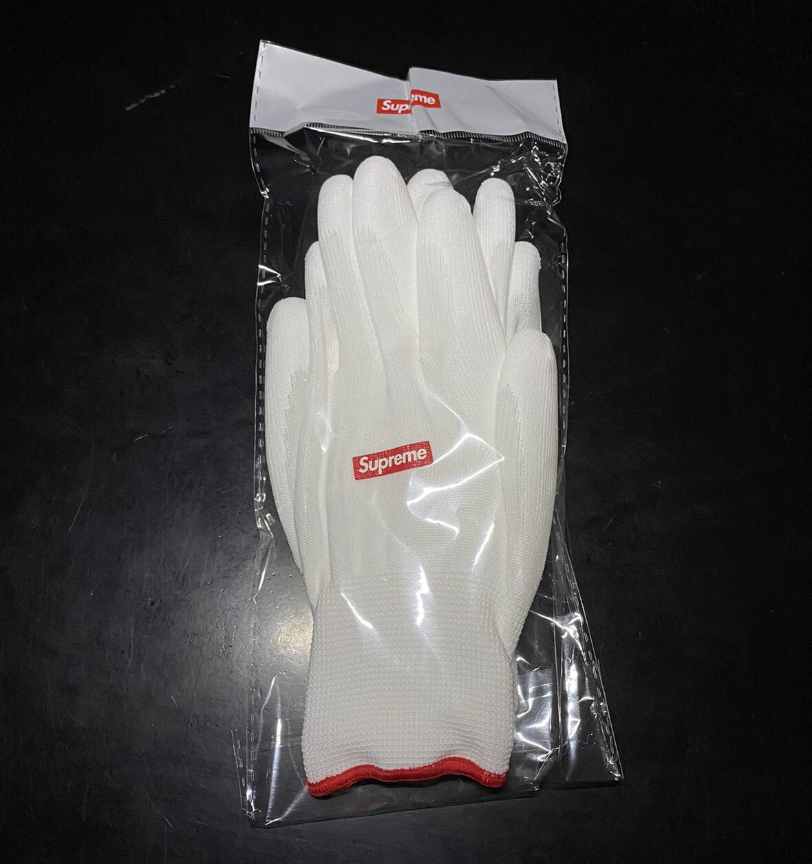 Gants Supreme neufs dans leur sac caoutchouté FW20 accessoire blanc boîte rouge logo BOGO