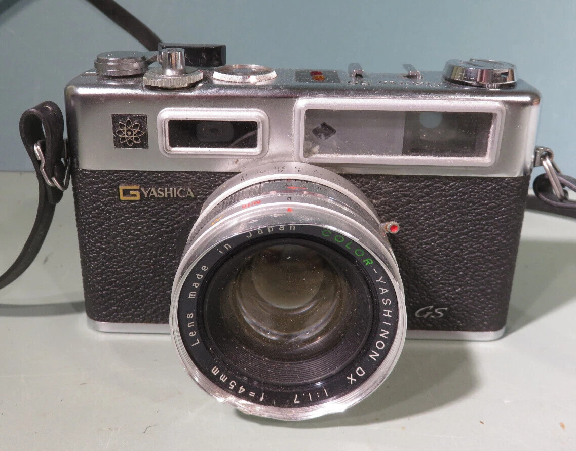 Vintage Yashica Electro 35MM Camera with Case Yashino DX 1.7 Lens Not Tested