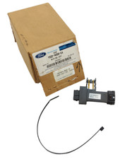 New Genuine Ford Ys2z-14526-da Engine Cooling Fan Circuit Breaker 95-96 Contour