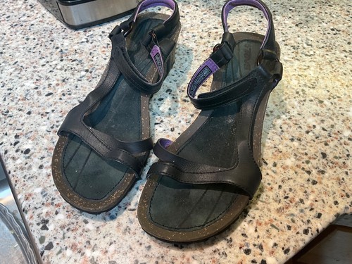 TEVA SCHWARZE LEDER SANDALEN GRÖSSE 8 / 39 KEILABSATZ CABRILLO UNIVERSAL - Bild 6 von 8