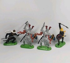 Vintage Lot of 4 Britains LTD medieval Knights 1971 Figures Mounted kk2 