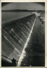 1973 Press Photo Water overflow spillway on Alcove Reservoir in New York