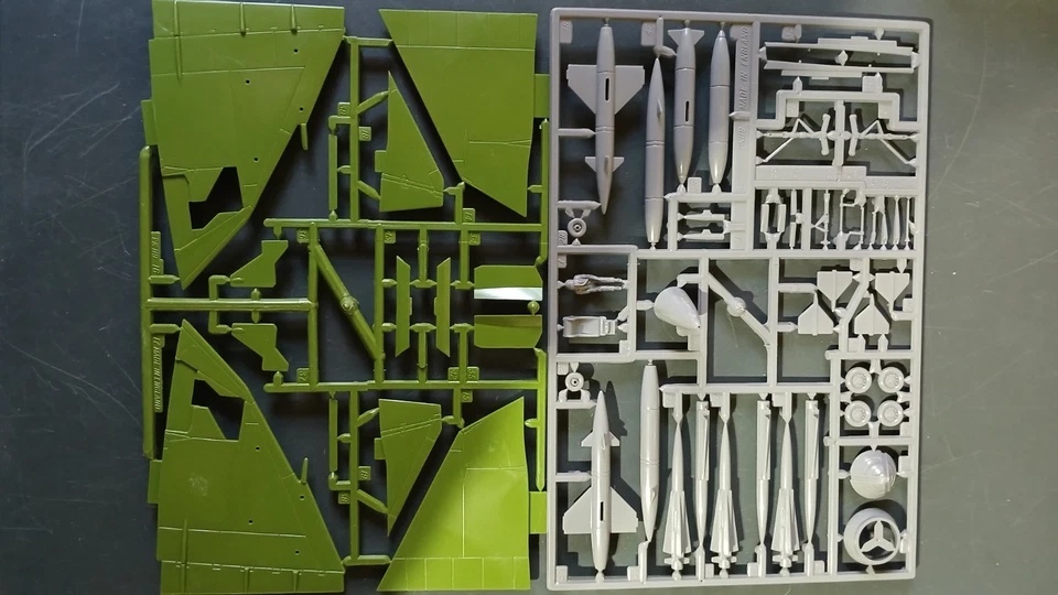 Matchbox PK-119 1/72 SAAB Viggen vintage kit - Image 2 of 4