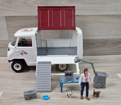 Schleich Horse Club Mobile Vet Van Set