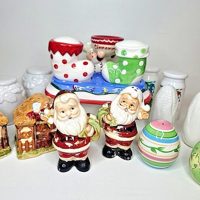 1950s Christmas Brinn's Santa Easter Eggs & Holiday Stockings VTG S&P Shaker LOT