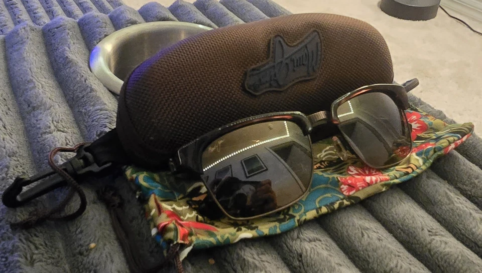 Maui Jim Vintage Sunglasses with Hard Case Unisex - Image 4 of 4