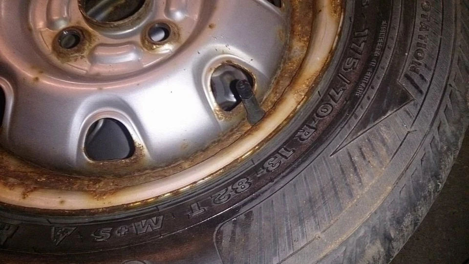 Suzuki Baleno 1.3 EG Kompletträder Stahlfelgen Winterreifen 175/70R13 82T - Bild 4 von 4