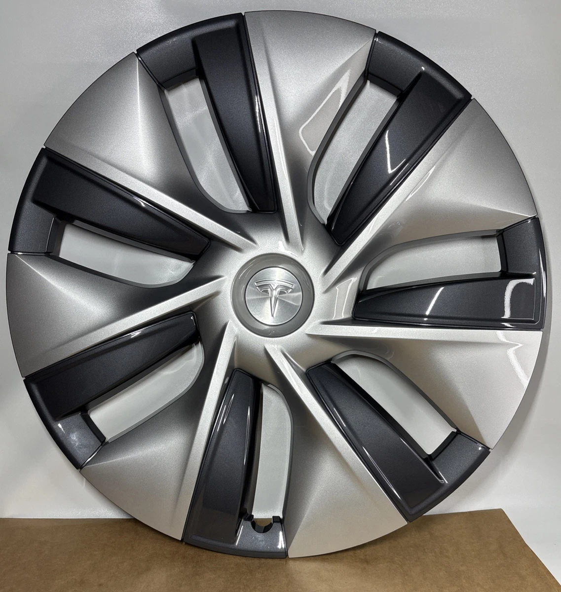 Genuine Tesla Model Y 20” Gemini Aero Wheel Cover Hubcap 1044235-00-C Gray Black photo 1