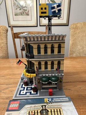 LEGO Creator Expert: Grand Emporium (10211)
