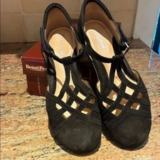 BeautiFeel Women's Black cutout suede shoes-Excellent Condition