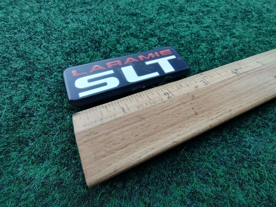 94 95 96 97 98 99 00 01 DODGE RAM SLT LARAMIE EMBLEMA LATERAL LOGOTIPO EMBLEMA 8L9 - Imagem 2 de 4