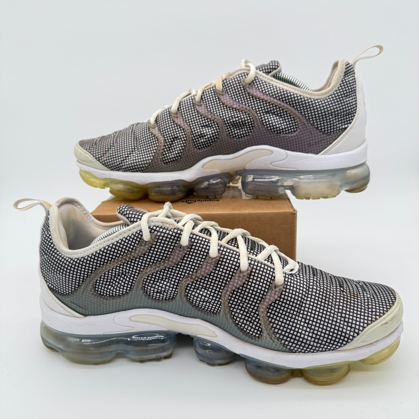 SAOLA Scarpe da ginnastica Nike Air VaporMax Plus Grid Print bianche nere alluminio Volt da uomo 12