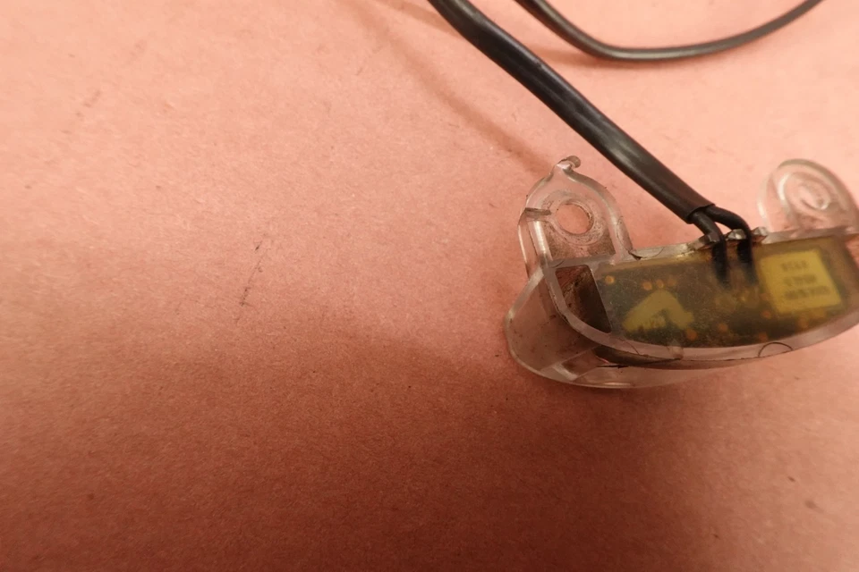 Luz de etiqueta trasera Harley Davidson Sportster Iron 883 XL883N 2009-2021 Foto 3 de 4