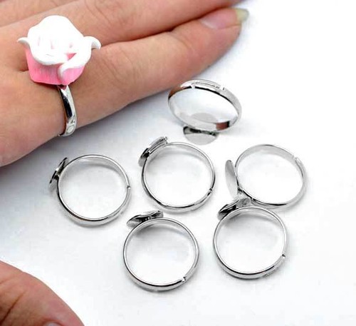 LOT 8 BAGUES SUPPORTS dia. 17mm ARGENTE FIMO plateau 8mm REGLABLES largeur 3mm - Foto 2 di 2