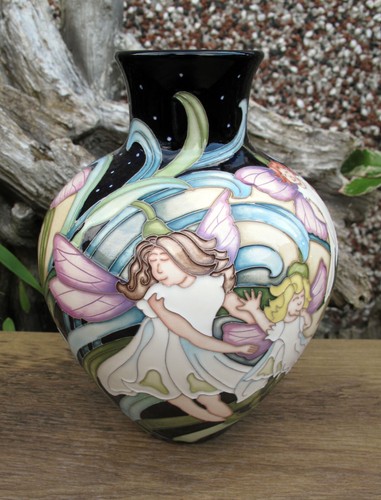 Moorcroft Rare SNOWDROP FAIRIES Trial 5.2.24 Vase Shape 265/7 Retail Price £995 - Imagen 11 de 24