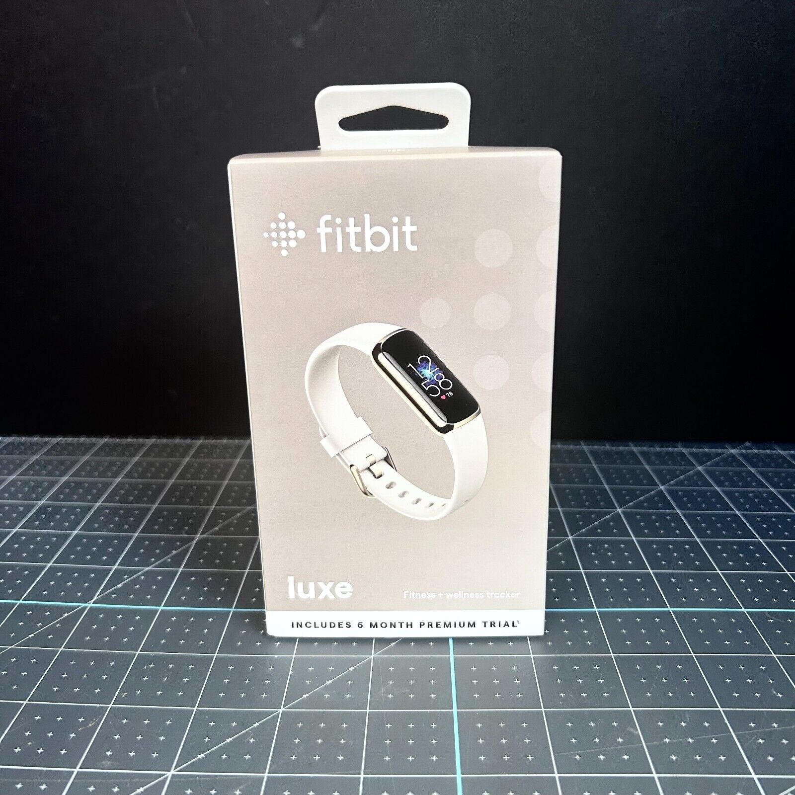 Fitbit+Luxe+Activity+Tracker+-+Lunar+White%2FSoft+Gold+Stainless+