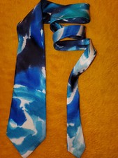 VINTAGE 1970s HANDPAINTED HAND PAINTED ART NOVELTY TIE COOL BLUES 57"