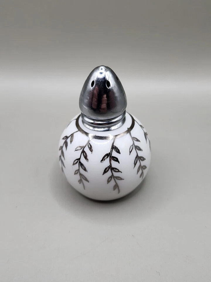 Salt & Pepper Shakers White Ceramic Silver Leaves Vines Vintage Set Of 2 - Image 4 of 4