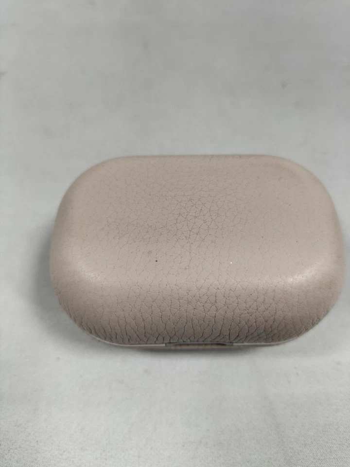 Bang & Olufsen Beoplay E8 3rd Generation Bluetooth In-Ear Earphones - Silver - Image 3 of 4