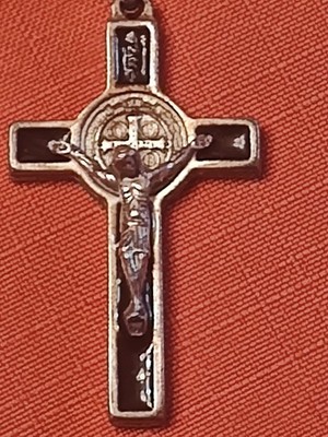 VTG Catholic St. Benedict Crucifix 2'' Black Enameled Cross 23'' Silver Tone Chain