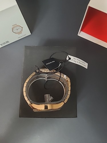 Authentic Nixon A4182183 Women's Bullet Date White Dial Bracelet Quartz Watch. - Picture 7 of 10