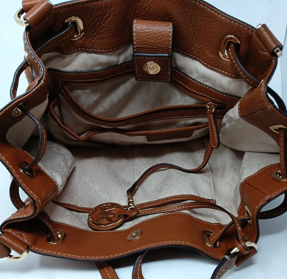 Bolso de Mano Michael Kors Marina Grande con Cordón (Bronceado) Foto 4 de 4