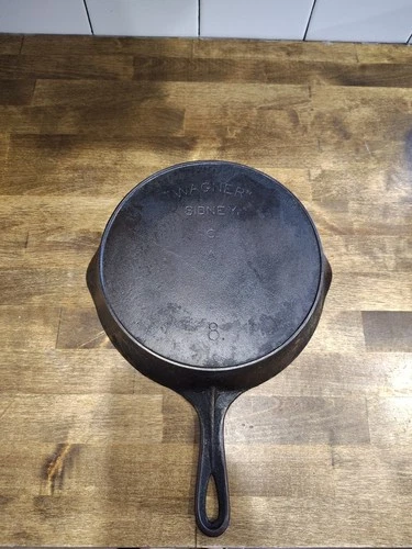 VINTAGE “WAGNER” SIDNEY O ARCH LOGO CAST IRON SKILLET NO.8 HEAT RING