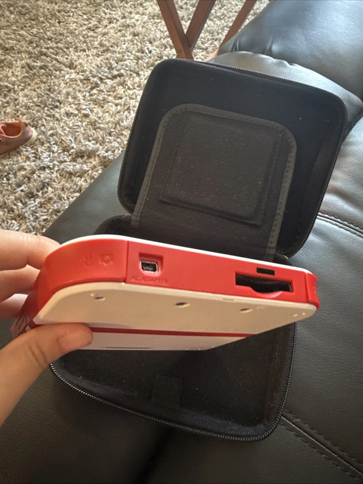 Nintendo 2DS Handheld Console, New Super Mario Bros 2 No Power Cord Untested - Image 3 of 4