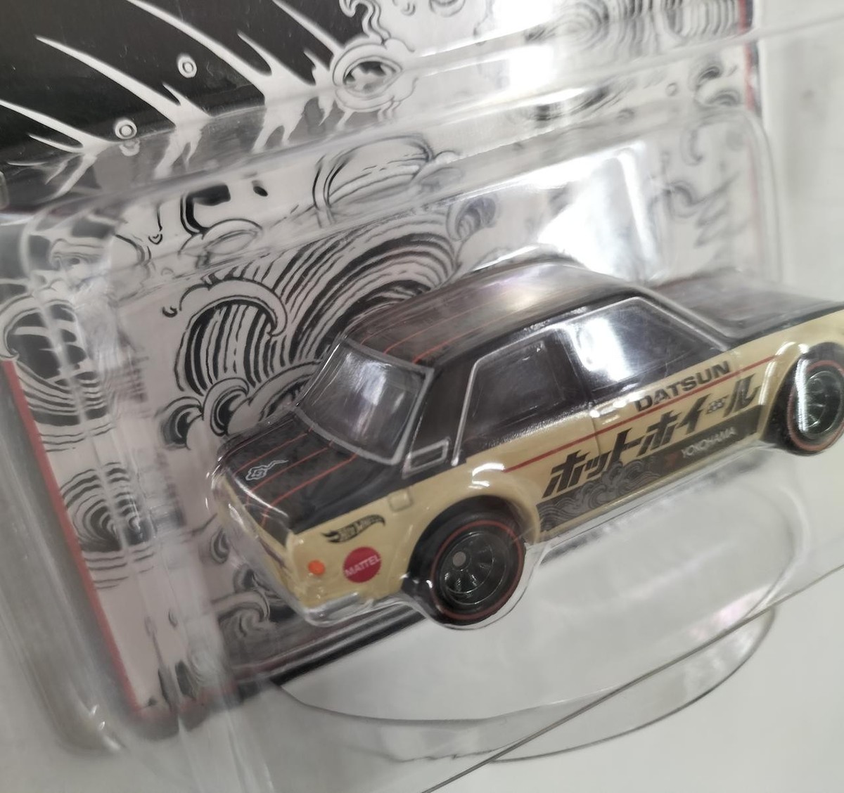 Hot Wheels DATSUN 2022年限定ミニカー ステッカー付き Amazon