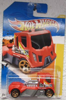 2011 NEW MODELS Hot Wheels RENNEN RIG 13/244 (M)