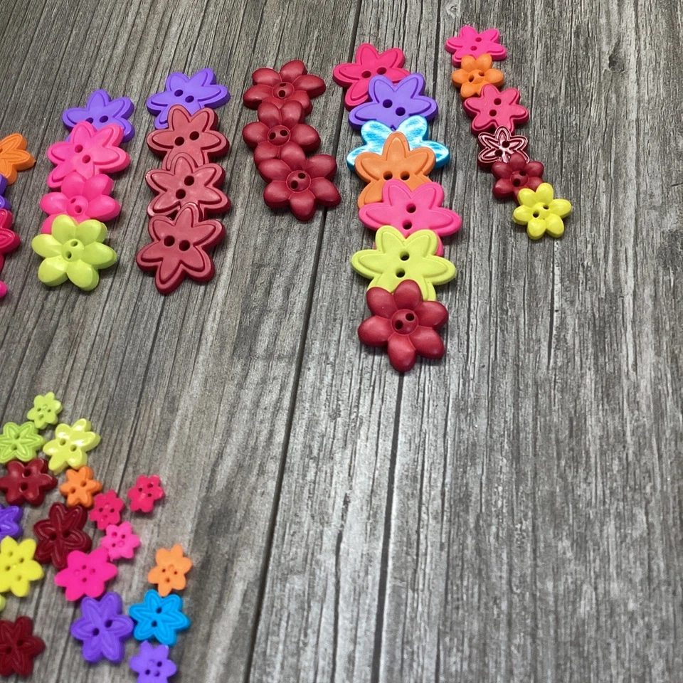 Álbum de recortes de costura de plástico artesanía flores perforadas tamaños surtidos colores 60+ Foto 3 de 4