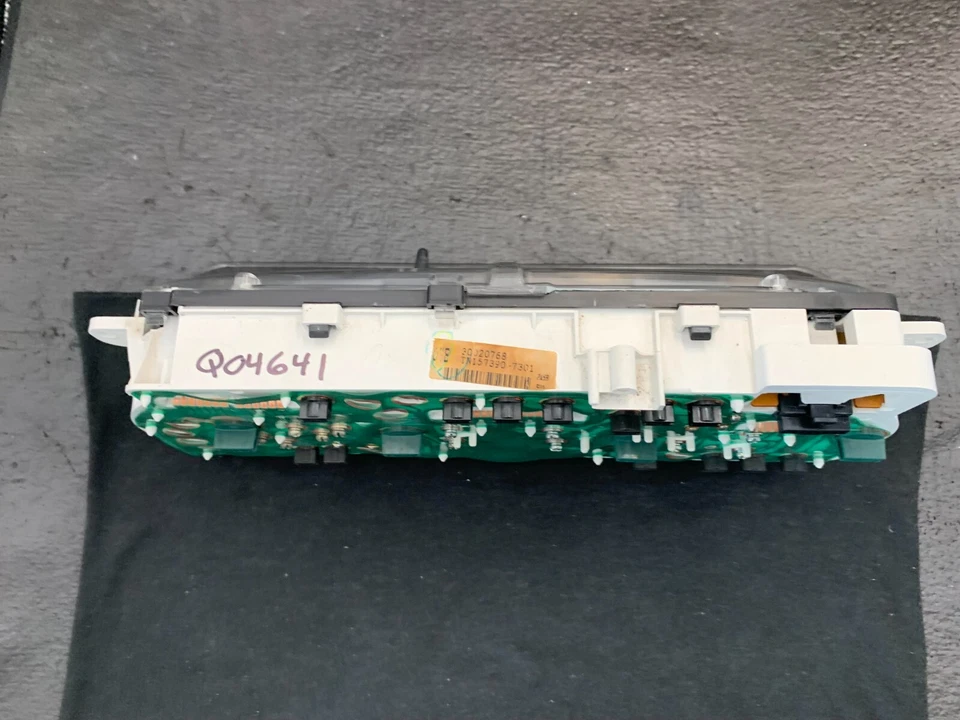 * Cuadro de instrumentos velocímetro 1999-2004 Suzuki Tracker 2,0 L 187.948 millas Foto 4 de 4