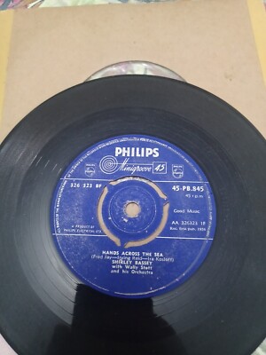 SHIRLEY BASSEY - Hands Across The Sea. 1958 7'' Vinyl Single. PB.845.
