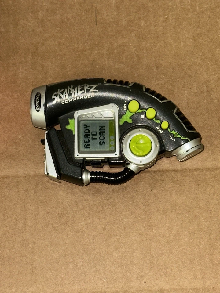 Skannerz Commander Radica 2001 Juego de escaneo de monstruos portátil Juguete retro Código de barras Foto 2 de 4