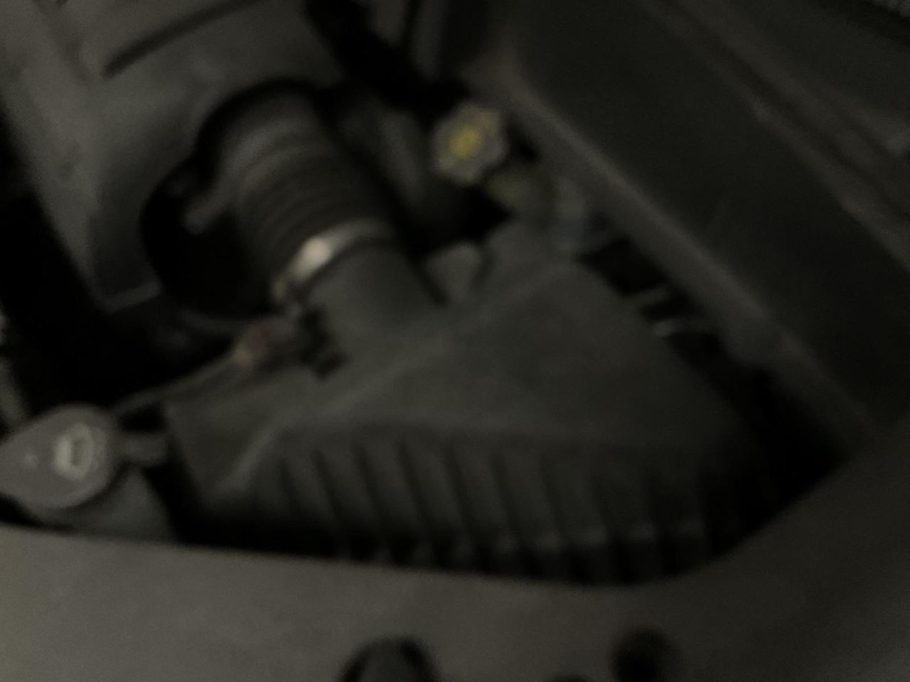 12-17 GMC Acadia Air Cleaner VIN J 11th Digit OEM 4682032