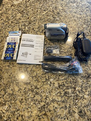 JVC MiniDV Camcorder GR-D350U Bundle   Powers On  Parts/Repair