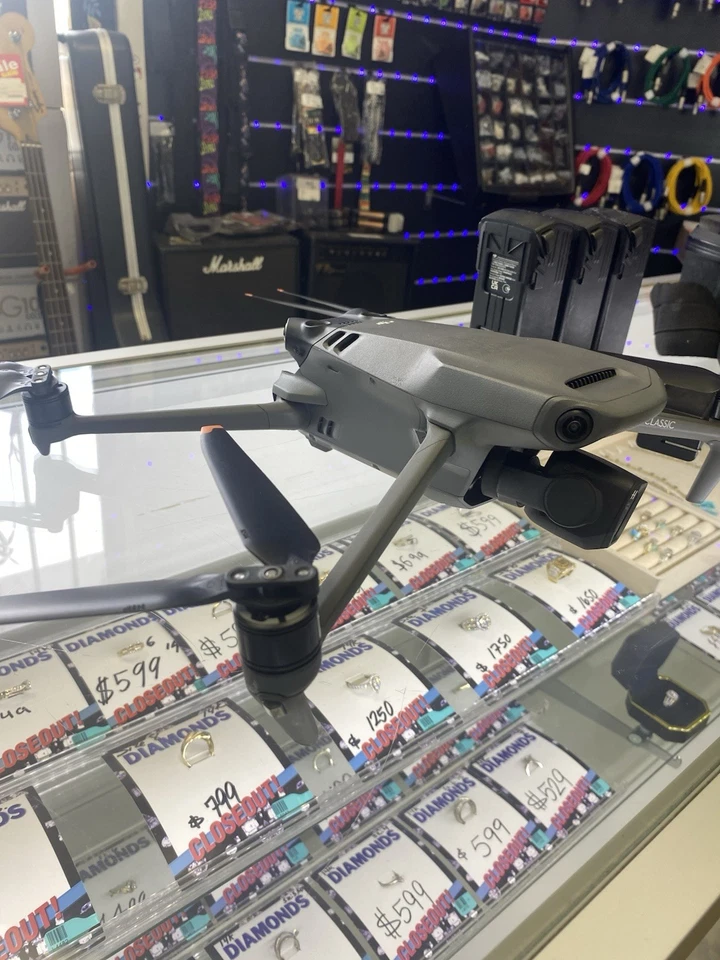 Drone con cámara clásica DJI Mavic 3 con control remoto Foto 3 de 4