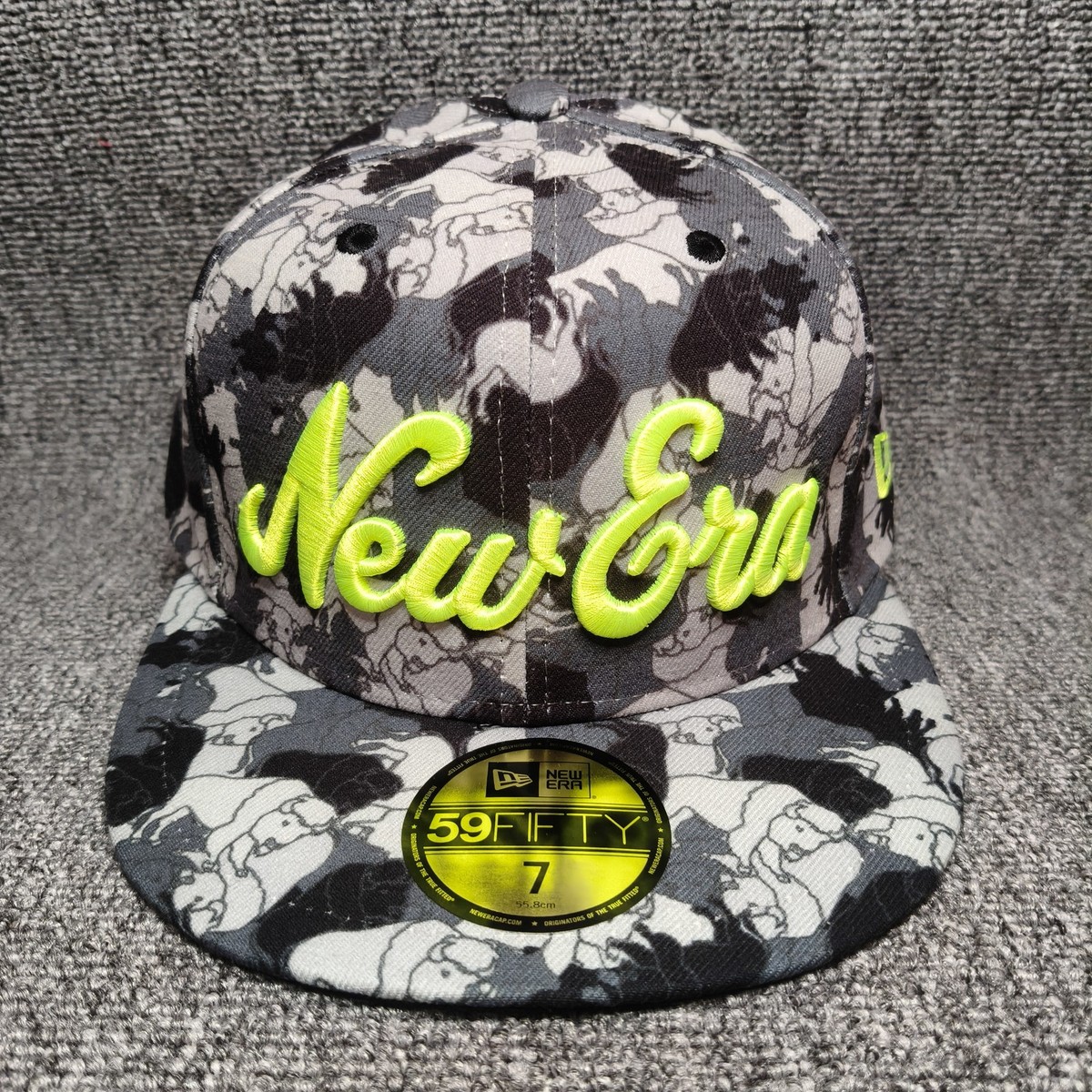 New Era 59FIFTY Fitted Hat Size 7 Gray Black Camo Script Cap