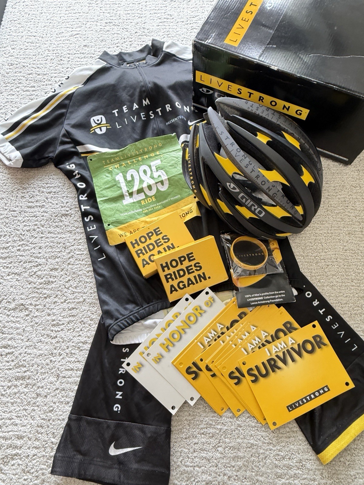 Lance Armstrong LIVESTRONG Cycling Bundle Giro Helmet Cyclin