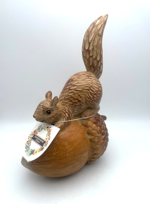 Gardeners Eden Squirrel On Acorn Status Table Decor Resin Home Ornament AD9