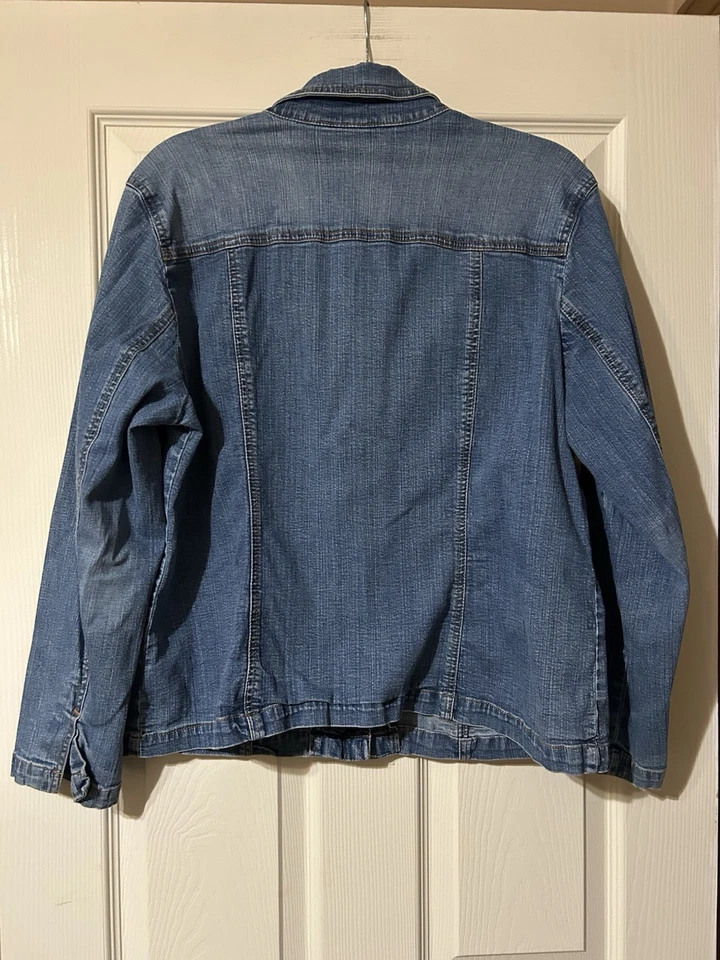 Chaqueta de camionero de mezclilla azul claro elástica talla 1X St. John's Bay para mujer ropa de trabajo Foto 2 de 4