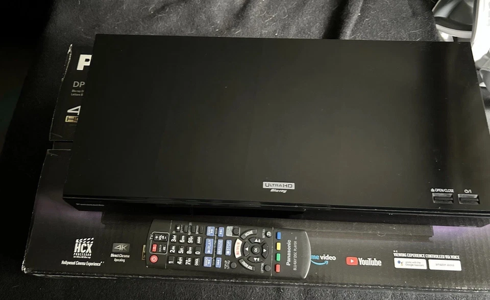 Panasonic DP-UB824EGK UHD WLAN Blu-ray Player - Schwarz - Bild 2 von 4