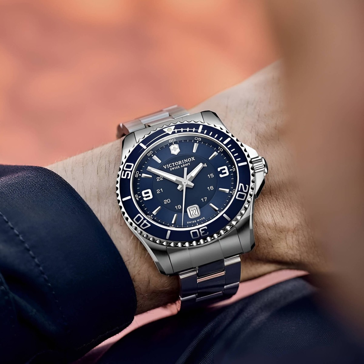 Ｙさま Victorinox Swiss Army Men's Maverick Navy Blue Dial Steel Bracelet