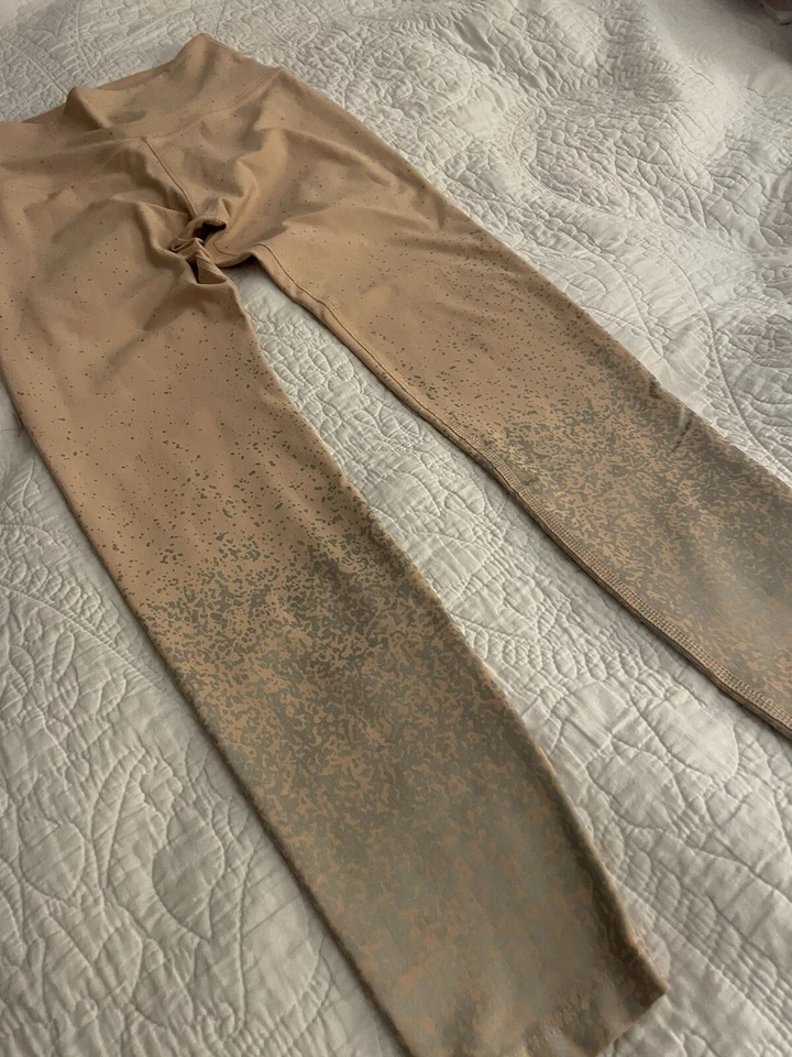 Beyond Yoga Aleación Ombre Cintura Alta Leggings Rubor Rosa Plata Moteado Talla M Foto 3 de 4