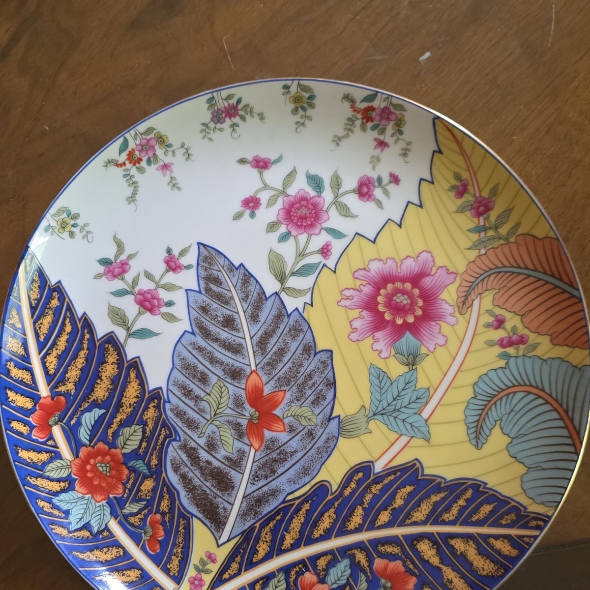tobacco leaf fine china by mann Mann Fine China Decorative Plate Tobacco Leaf Floral Multicolor Round  Glossy