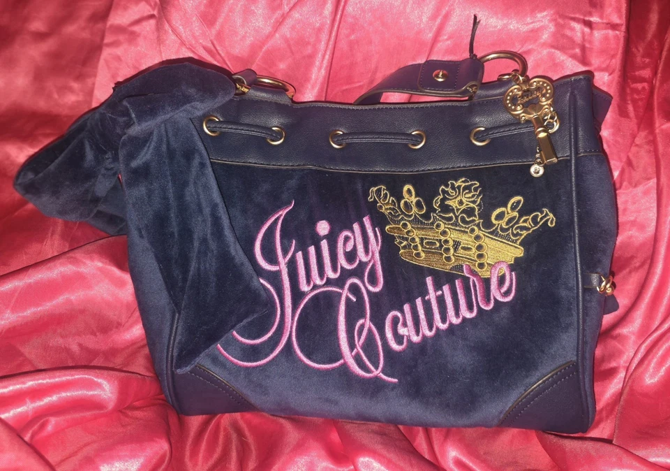 Bolso de Mano Juicy Couture The Key To Juicy Daydreamer Azul Regal Arco Dije Viral Raro Foto 2 de 4