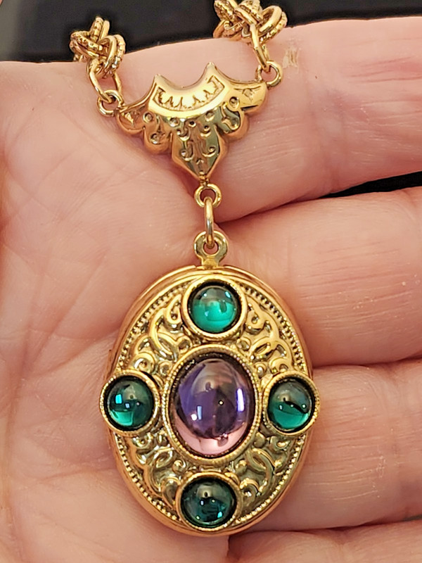 1928 Jewelry Locket Cabochon Stones Faux Amethyst & Emerald Extra Nice Chain
